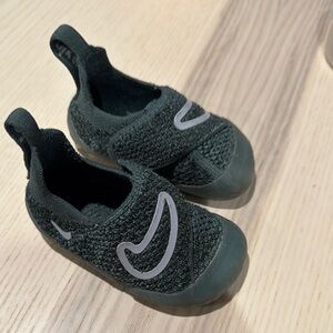 Nike Swoosh - Kids Dark Green Slip-On Shoes